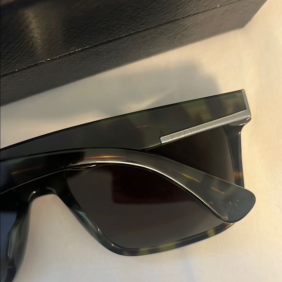 Prada Green Tortoise Shell Wayfarer Sunglasses - Picture 3 of 8